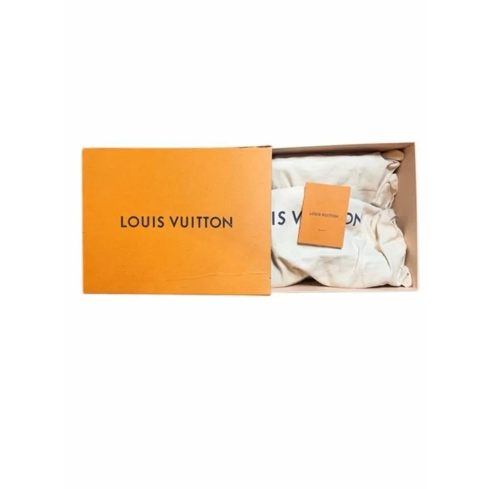 Louis Vuitton excellent without